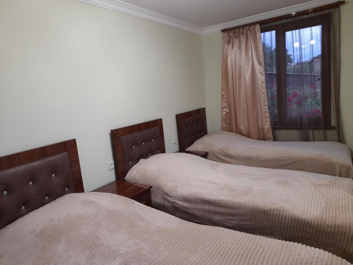 タテヴ Alexmila Bed & Breakfast エクステリア 写真